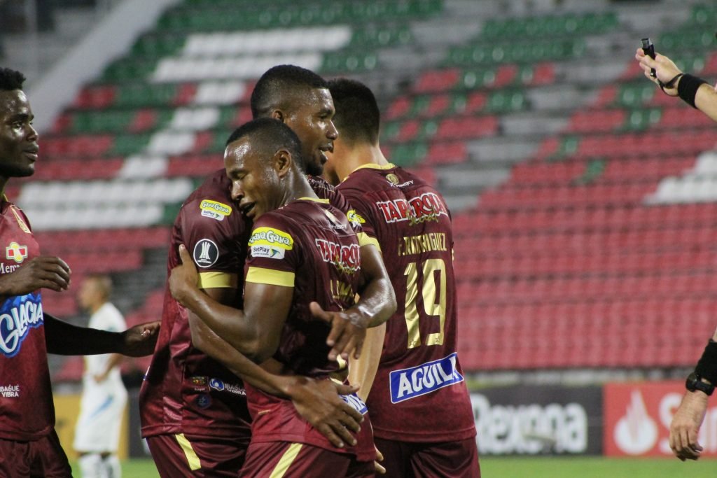 A SOLO UN PASO DEL GRUPO E