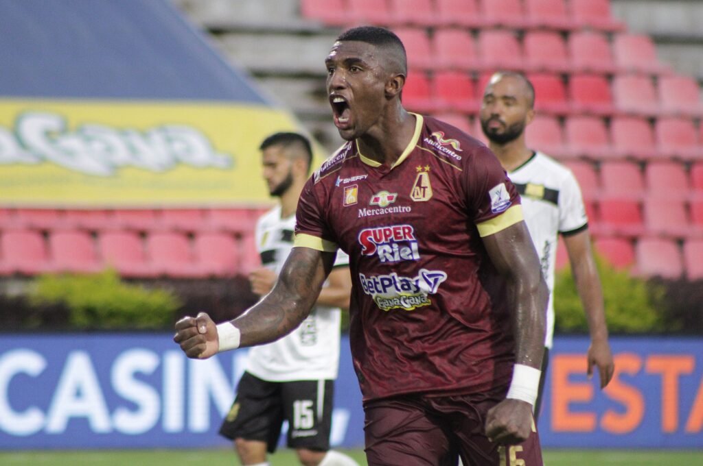 LOS PIJAOS CAZARON 3 PUNTOS TRAS VENCER A LAS ÁGUILAS