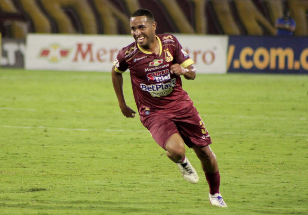 EL PIJAO CAZÓ AL JAGUAR Y ES LÍDER DE LA LIGA BETPLAY