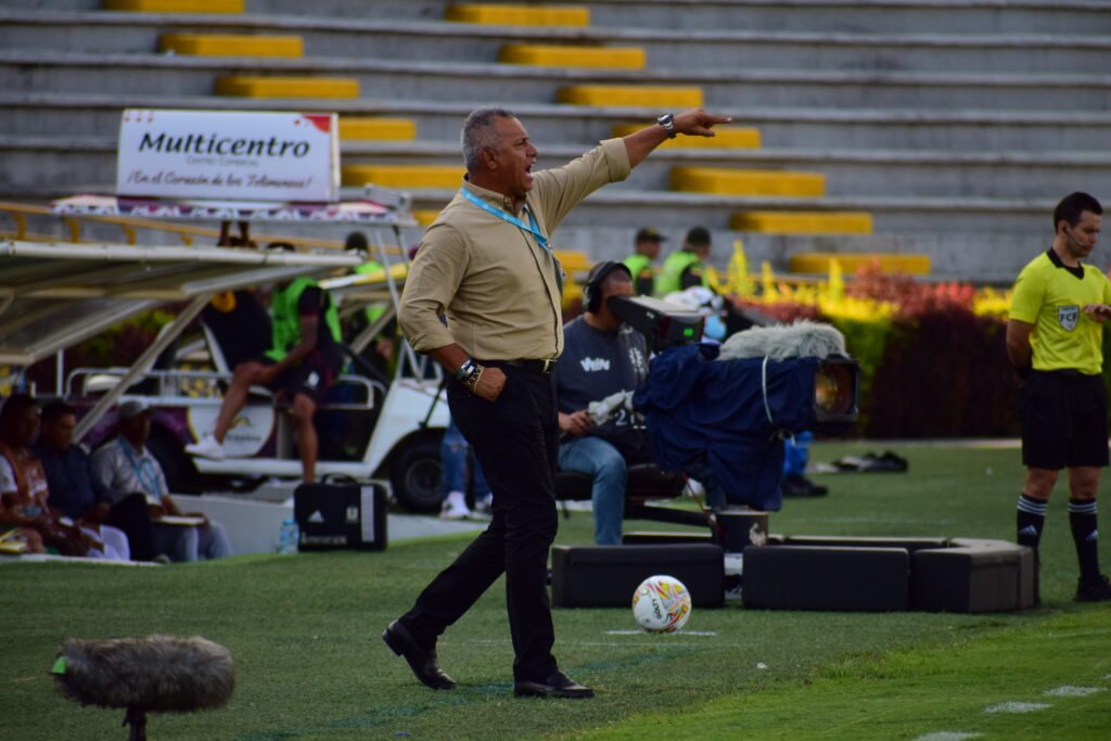 HERNAN TORRES SE DESPIDE DEL EQUIPO PIJAO