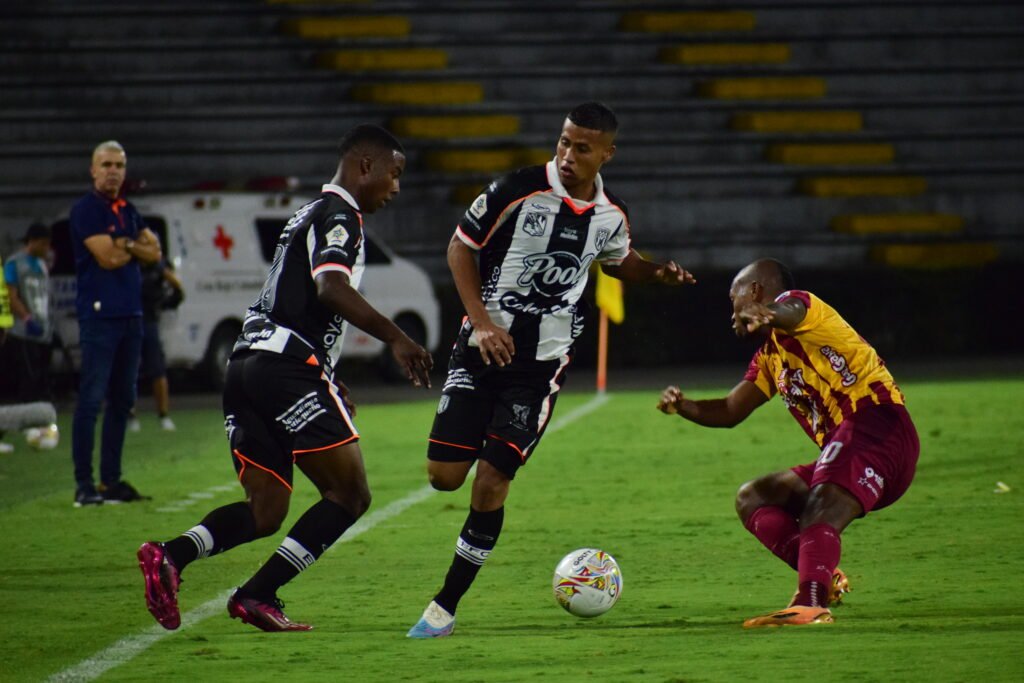 Tolima necesita de una victoria ante Envigado para sellar su clasificación