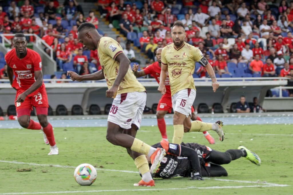 Floja defensa y derrota ante el América que resurge de entre las cenizas