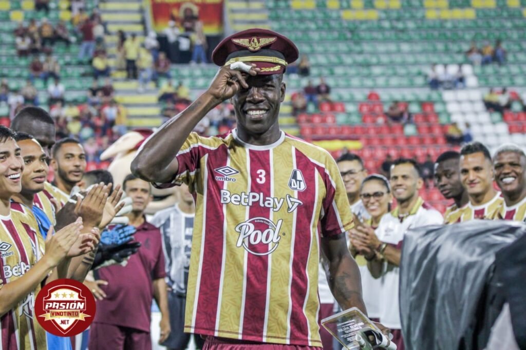 Julián Quiñones se despide del Deportes Tolima como el jugador más laureado en la historia del club
