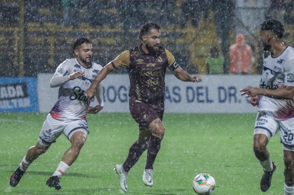 Ni la lluvia nos detiene: Tolima venció a Fortaleza en Bogotá en medio de una tempestad&nbsp;